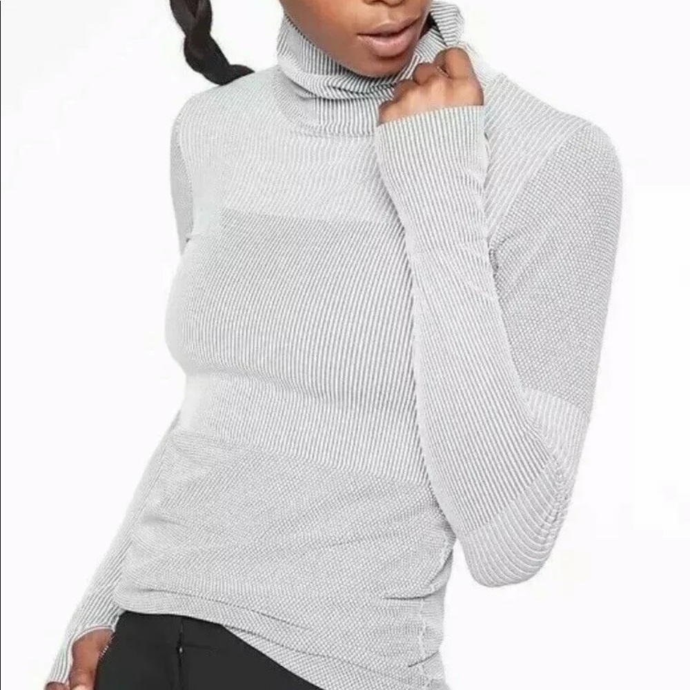 ❌SOLD❌ Athleta Flurry Base Layer Turtleneck